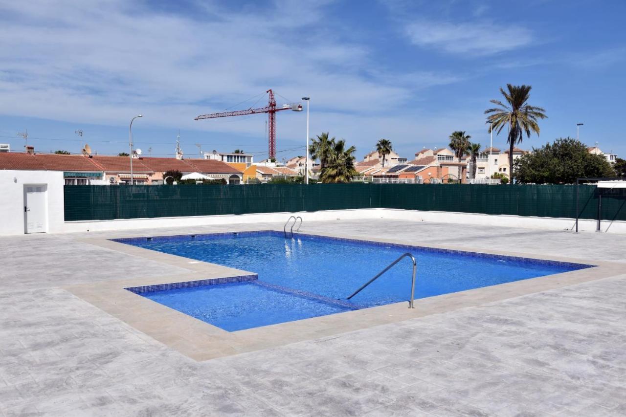 Casa Alex Torrevieja- Holiday House - Con Piscina Comunitaria Екстер'єр фото