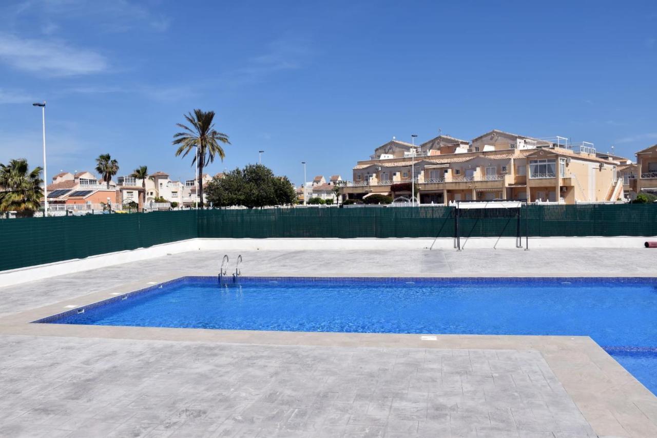 Casa Alex Torrevieja- Holiday House - Con Piscina Comunitaria Екстер'єр фото